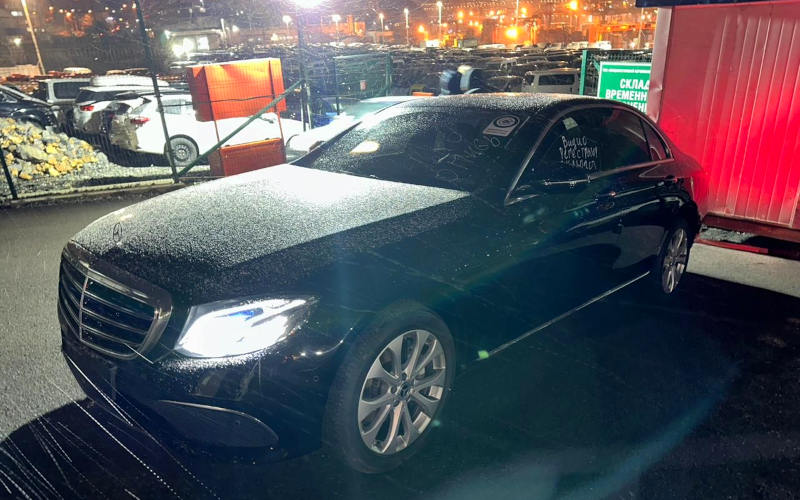 MB 220D во Владивостоке ожидает отправки